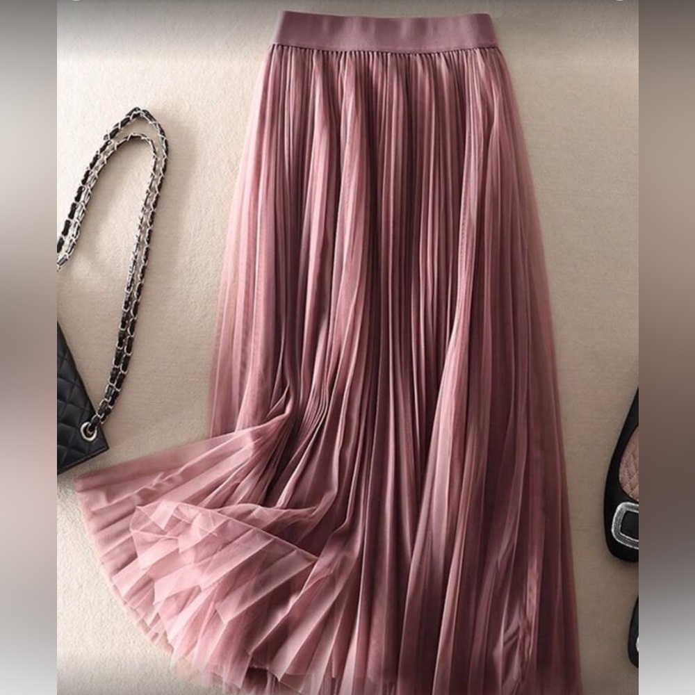 Elegant Dusty Pink Pleated Skirt